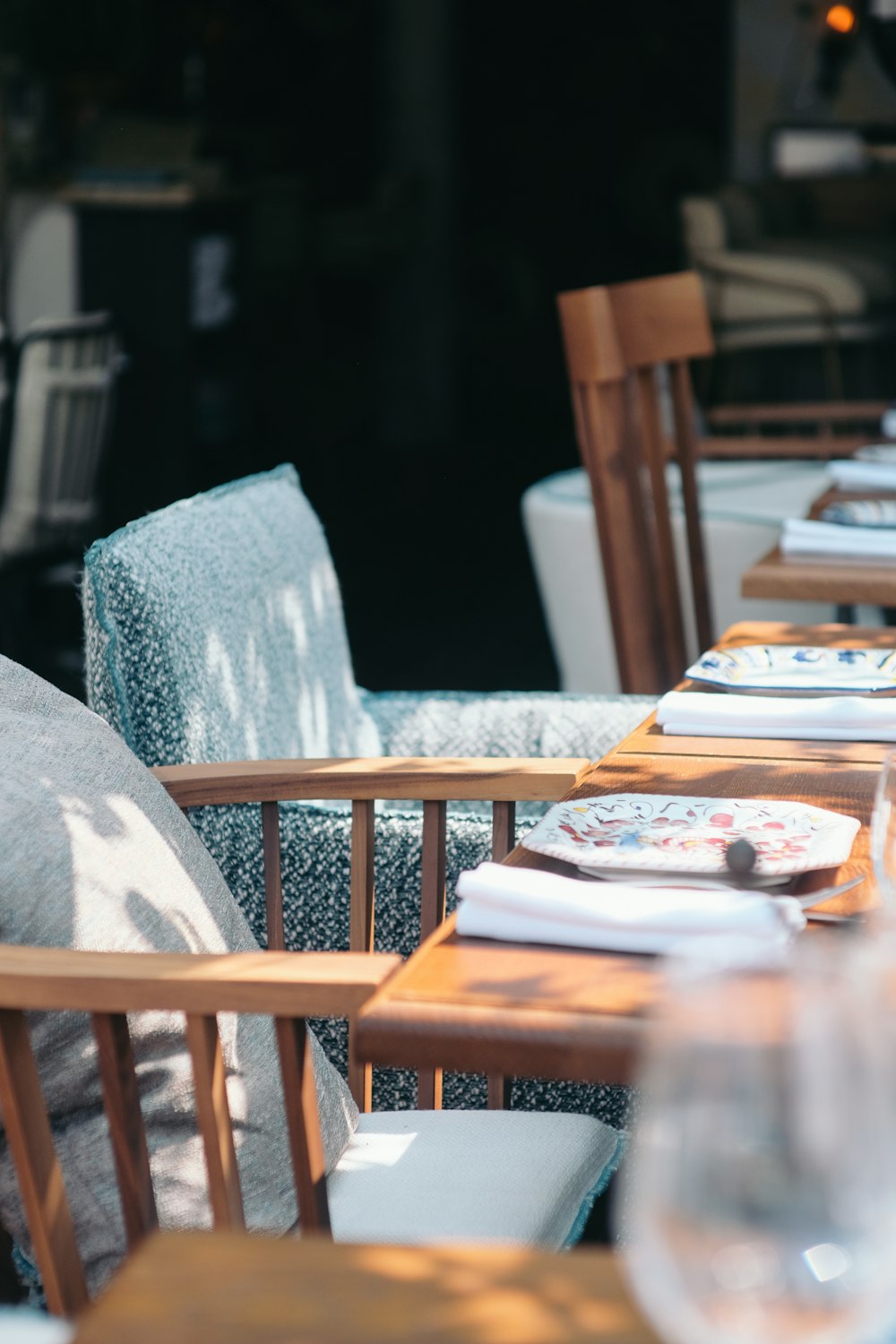 closeup photo of plates on wooden table