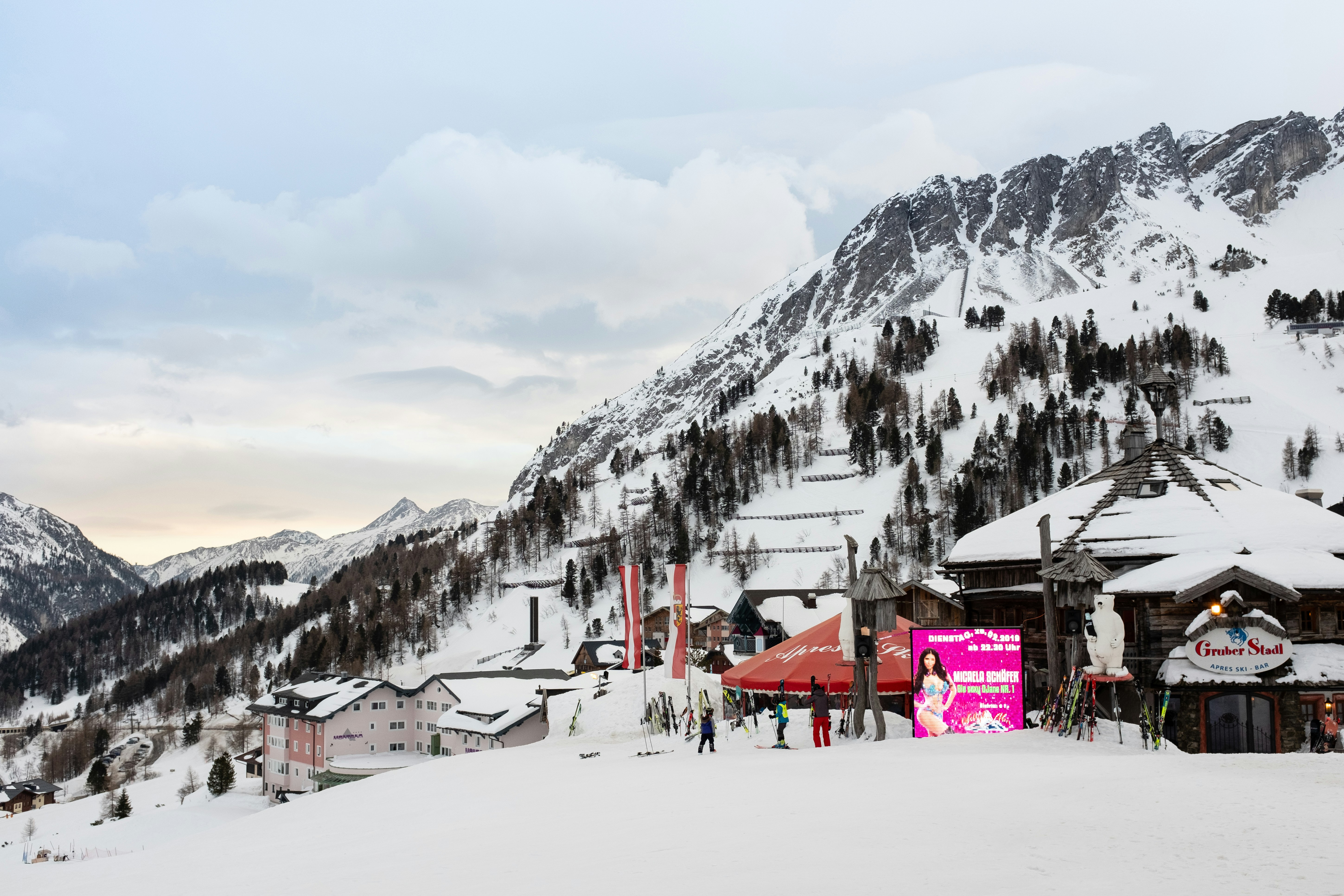 Photo by bernardhermant