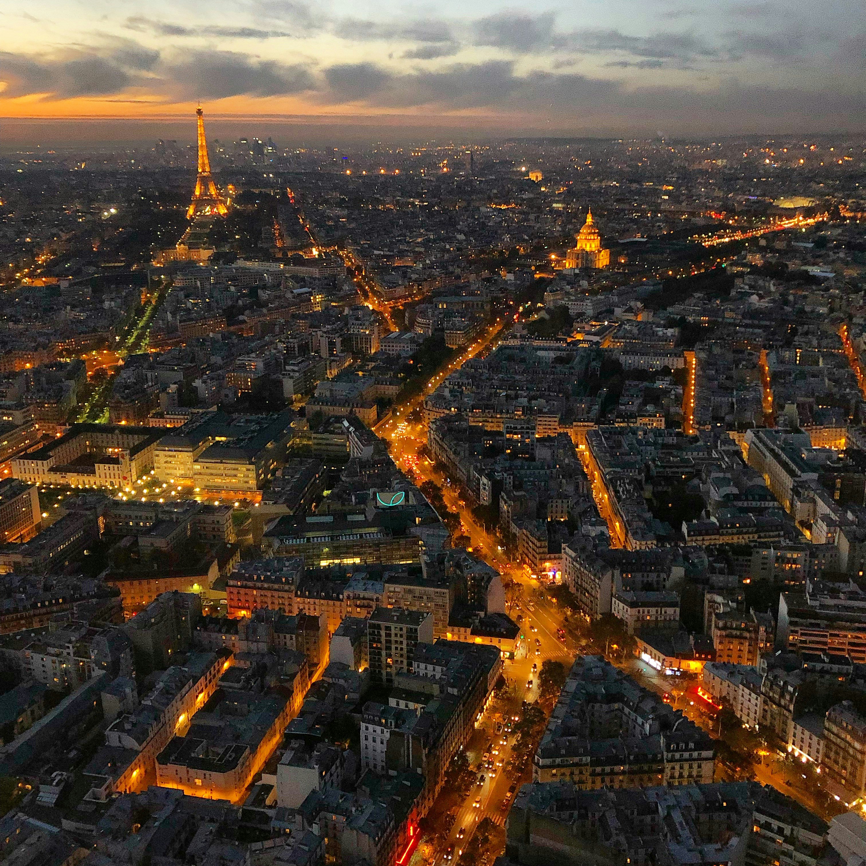 J’ai pris cette photo au sommet de la tour Montparnasse, c’est une photo magnifique et j’en suis vraiment fière. Enjoy😛