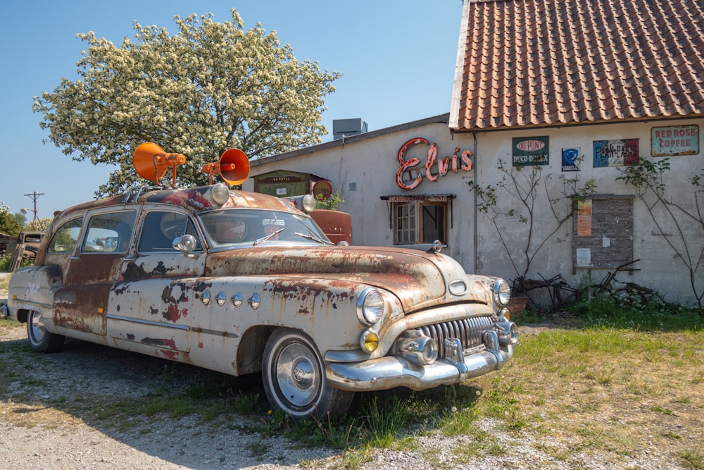 auto d'epoca vicino a casa