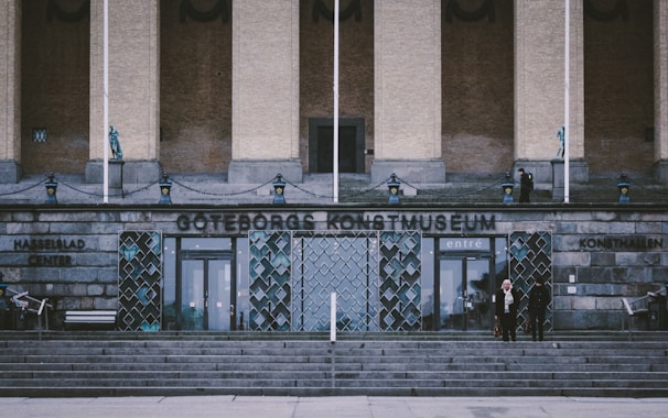 The entrance of the Archäologisches Museum Hamburg with visitors outside.