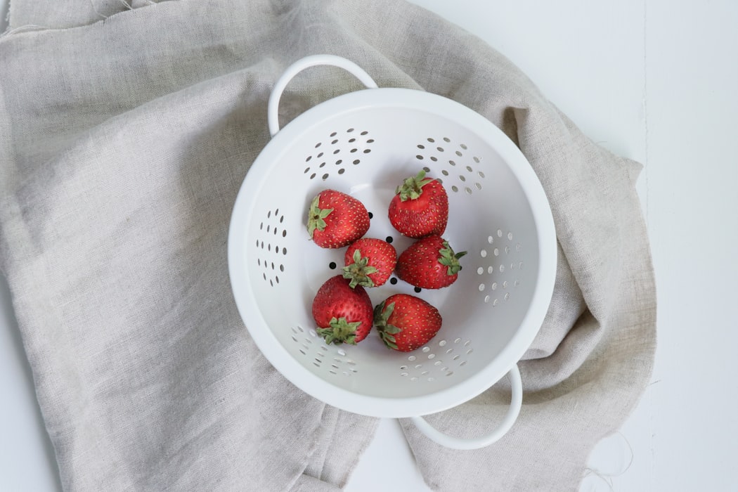 Strawberry ghosts | 23 Easy Halloween Party Ideas For Adults You Should Try