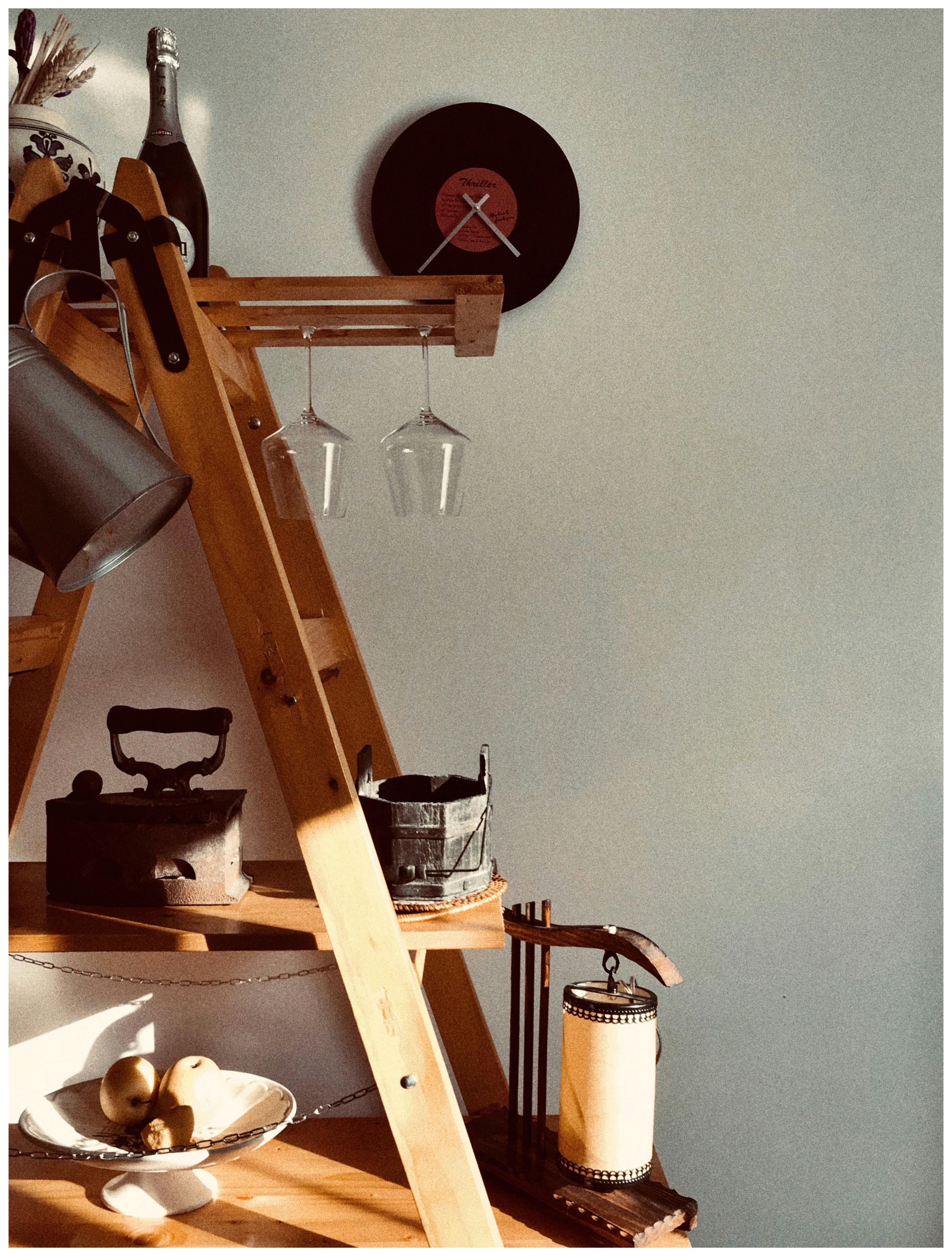 Assorted items on ladder photo – Free Aleea brateș 23 Image on Unsplash