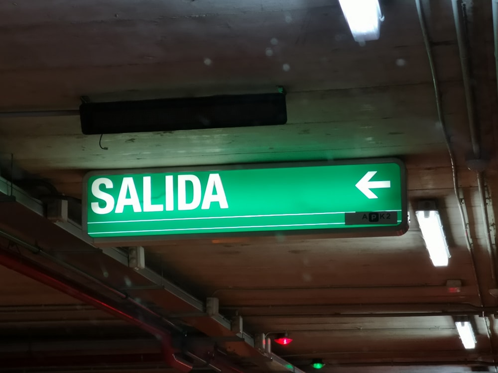 salida signage