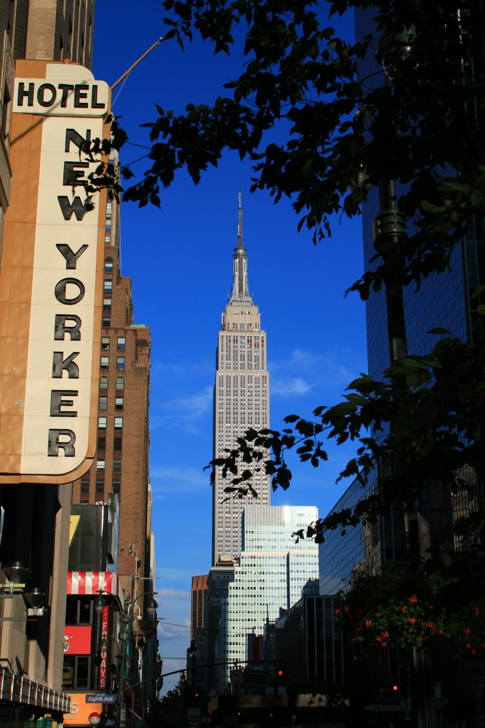 Hotel New Yorker shop front