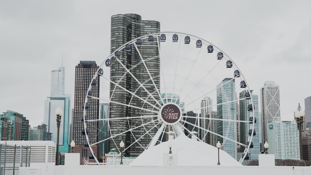 ferris wheel near buildings