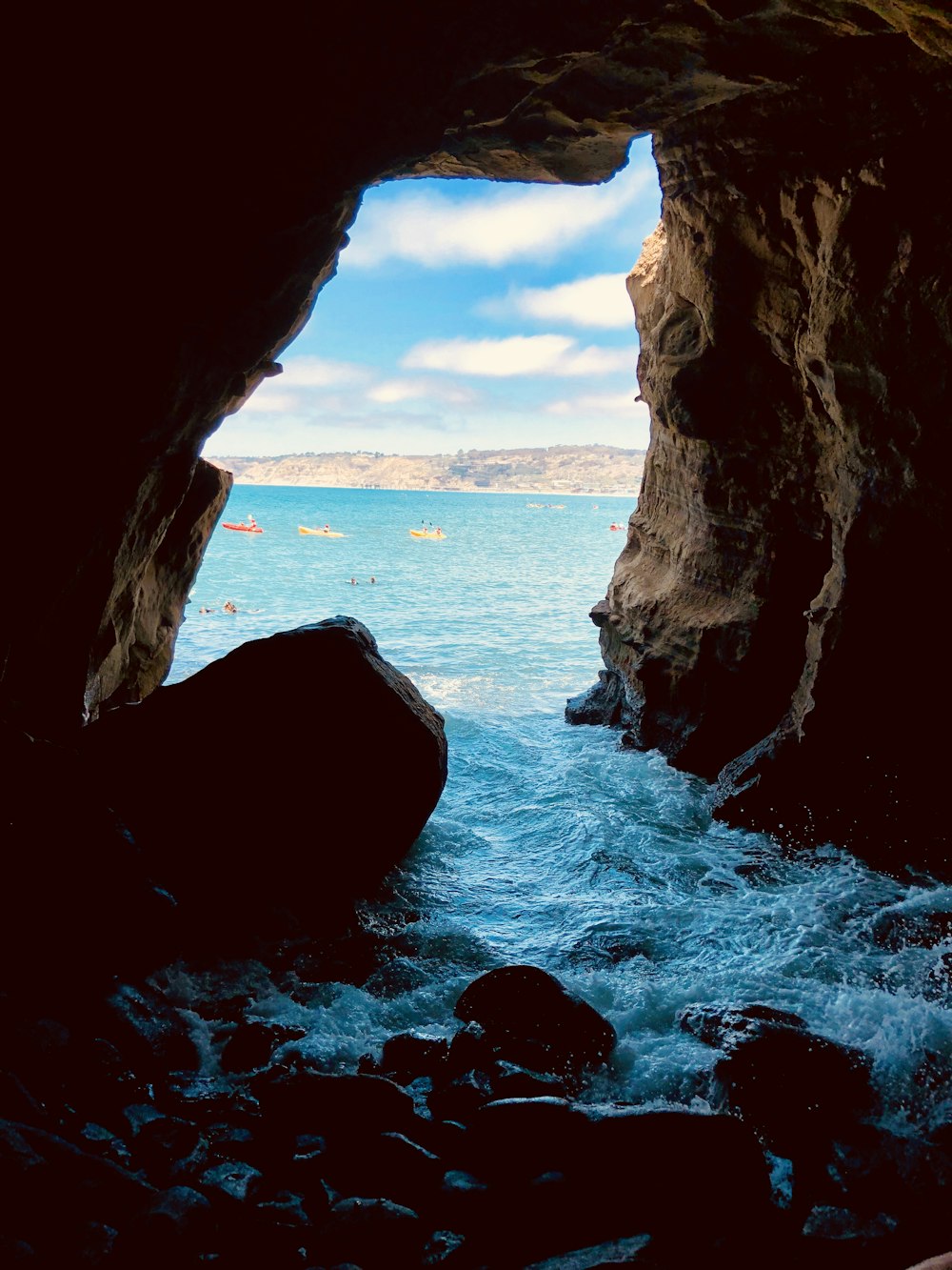 sea under clear blue sky