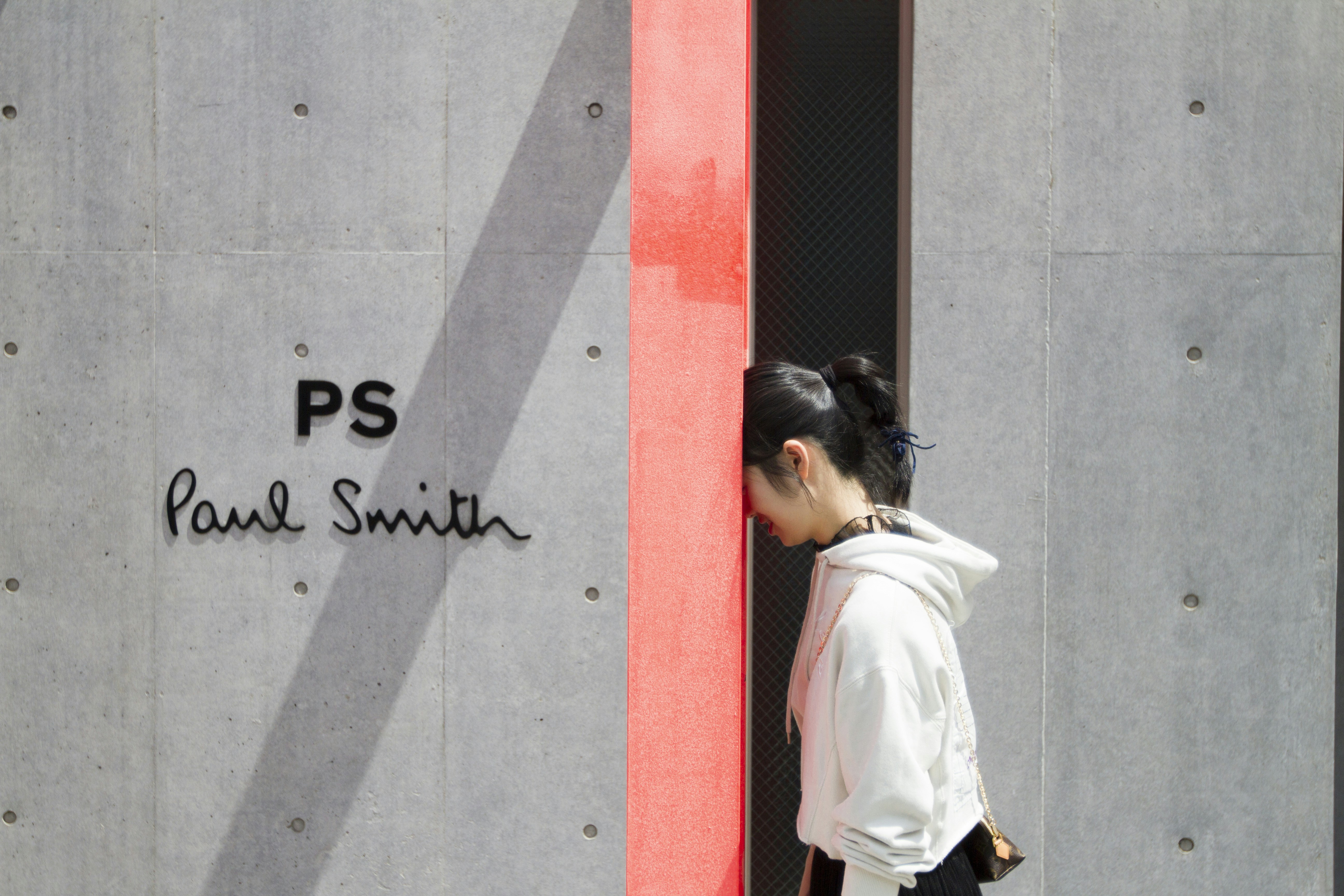 Woman wearing white hooded jacket photo Free Beige Image on Unsplash