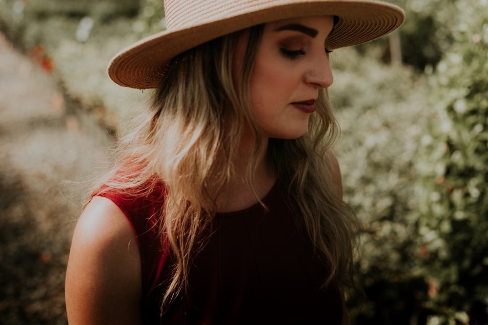 woman on focus photography