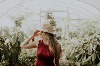 women's red sleeveless dress