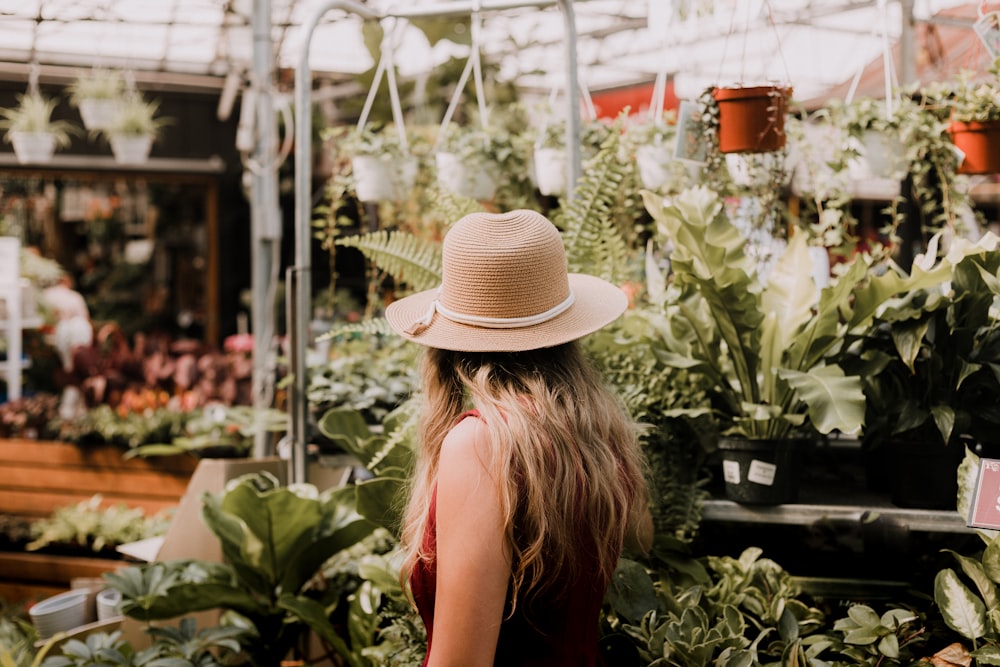 woman wearing brown hat