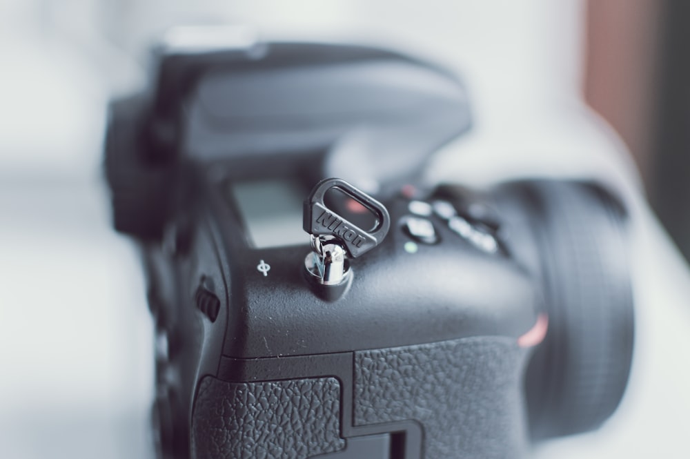 black DSLR camera