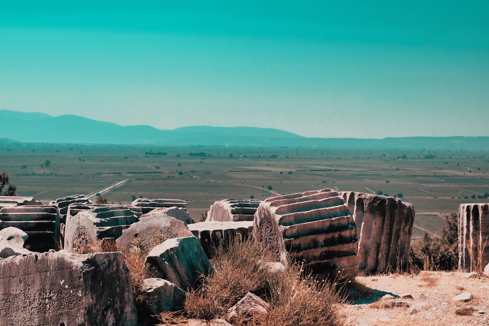 a group of rocks sitting in the middle of a field