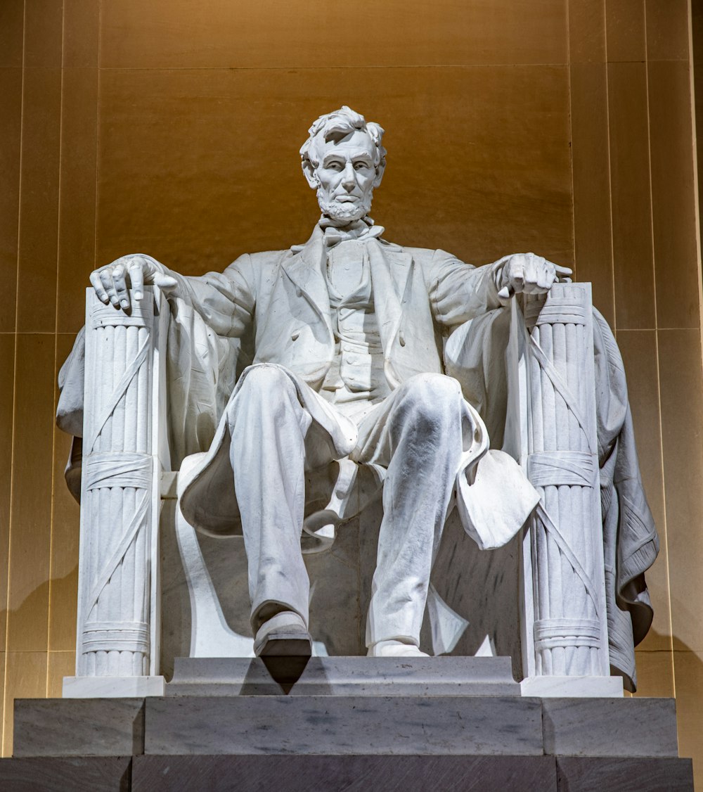 abraham lincoln statue