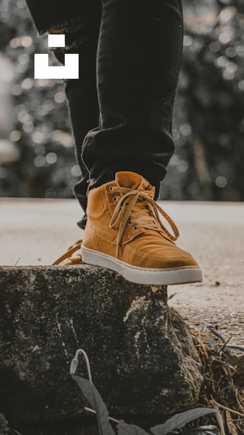 Person wearing brown-and-white shoes photo – Free Avenida Image on Unsplash