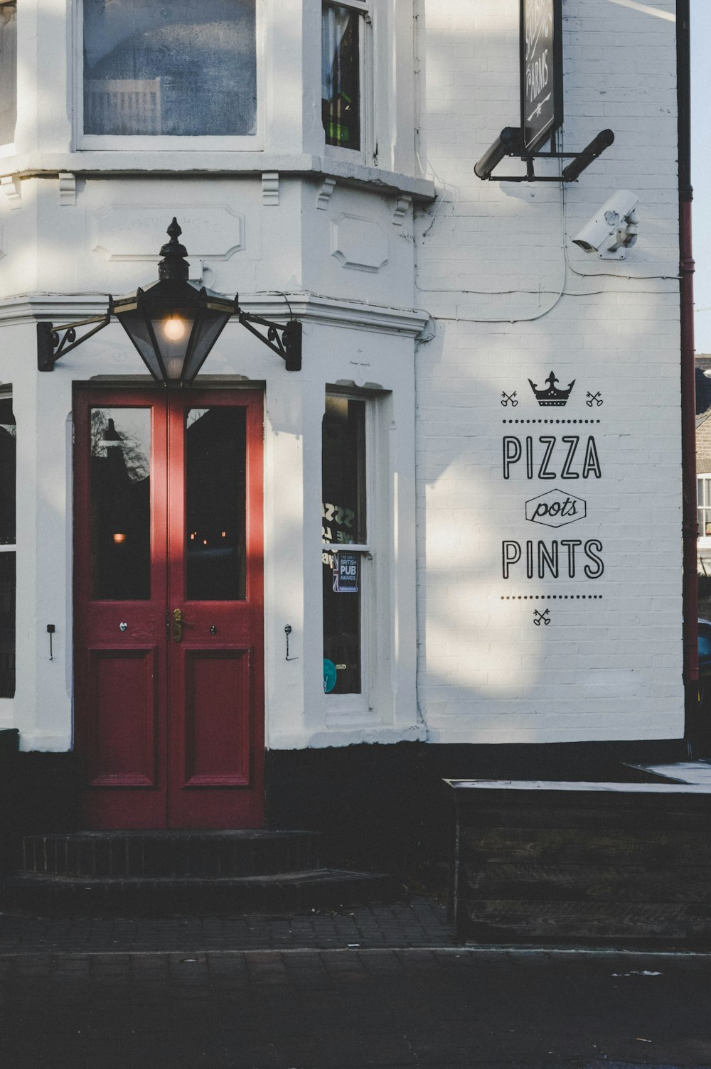 Pizza Pints store door