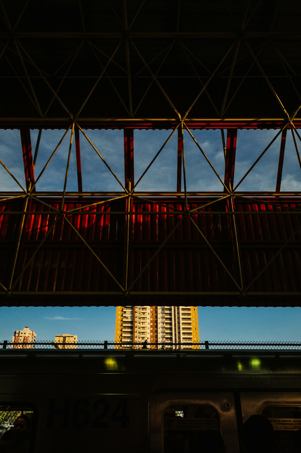 A tall tower with a blue sky photo – Free Brazil Image on Unsplash