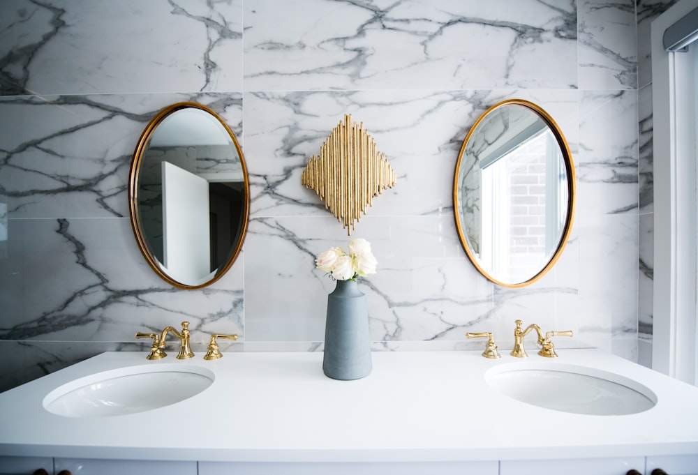 white ceramic sink