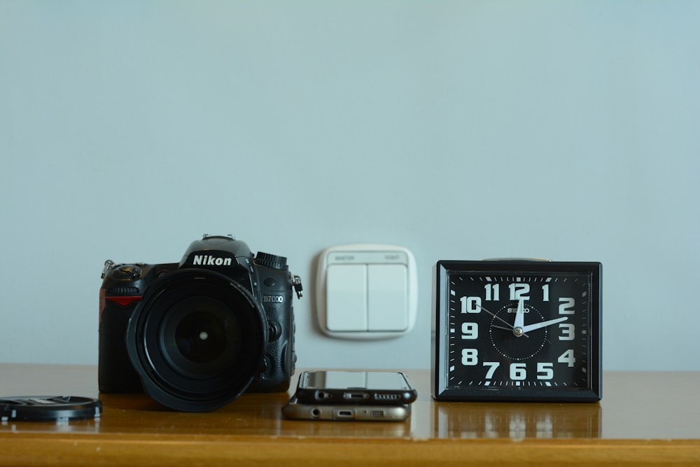 black and white table clock