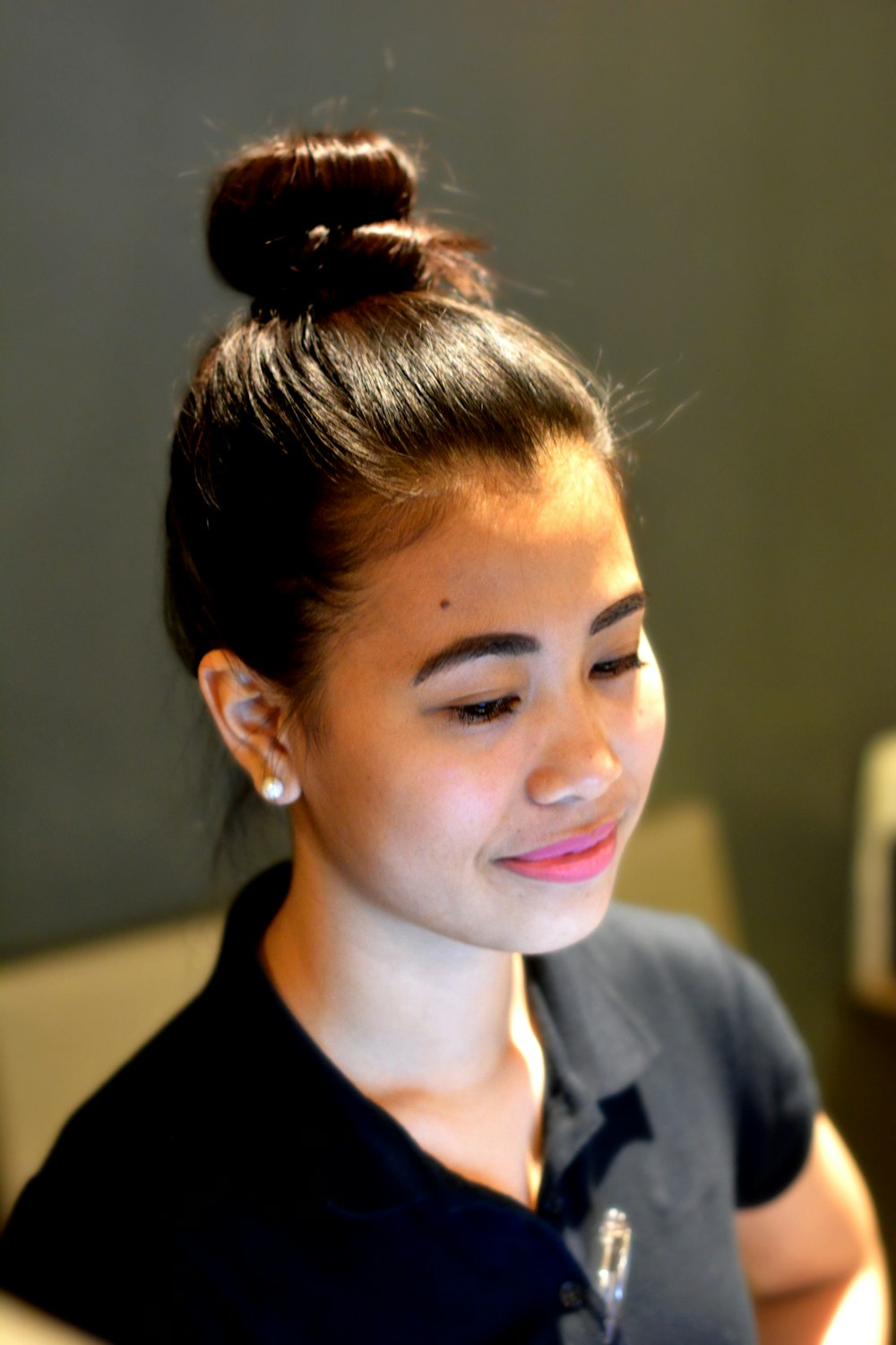 woman wearing black polo shirt