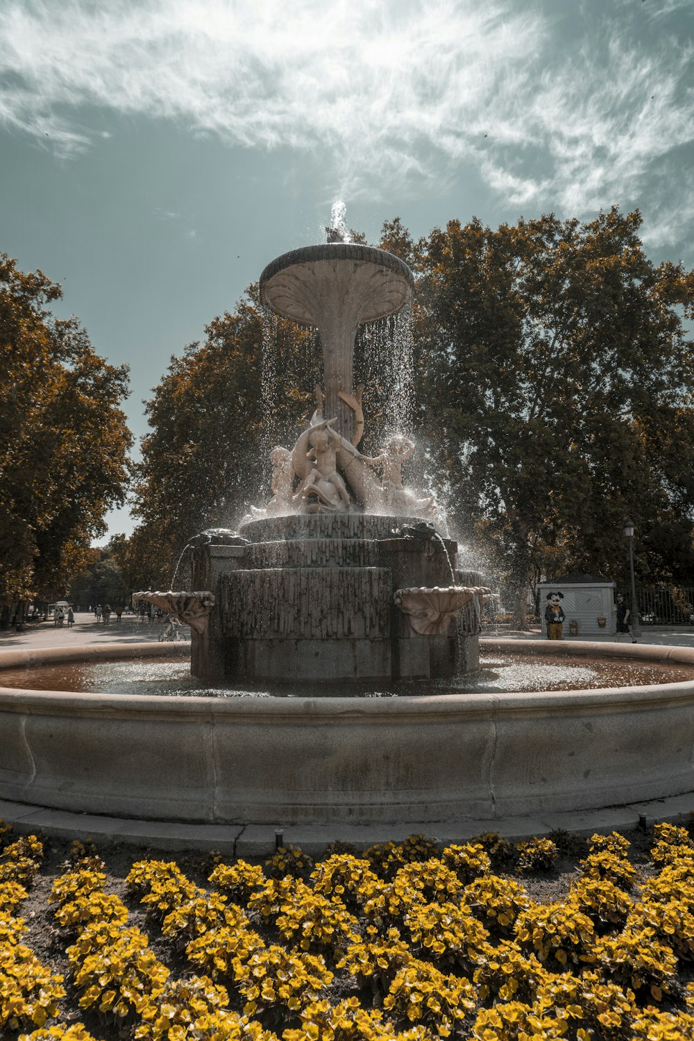 black and gray fountain close-up photography