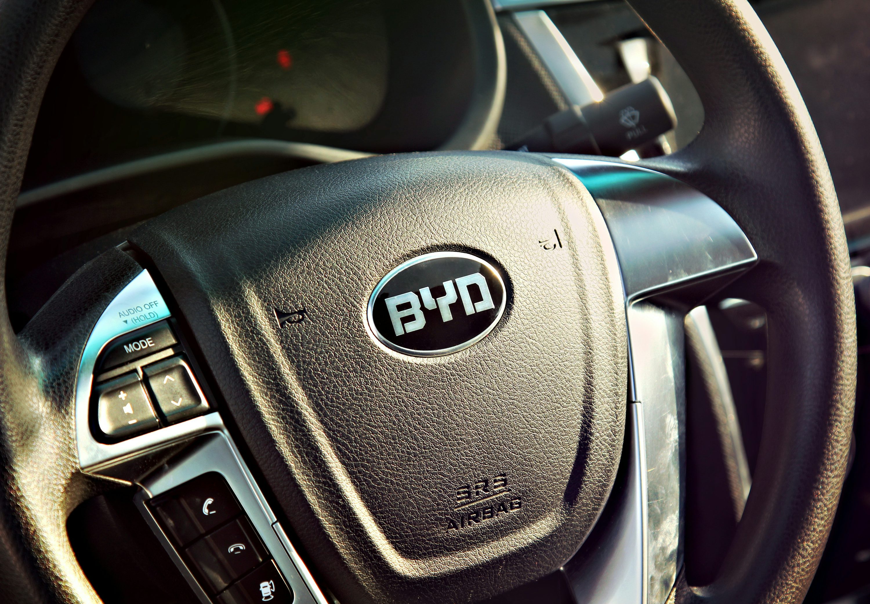 black vehicle steering wheel close-up photography