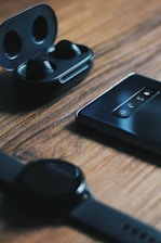 black Android smartphone close-up photography