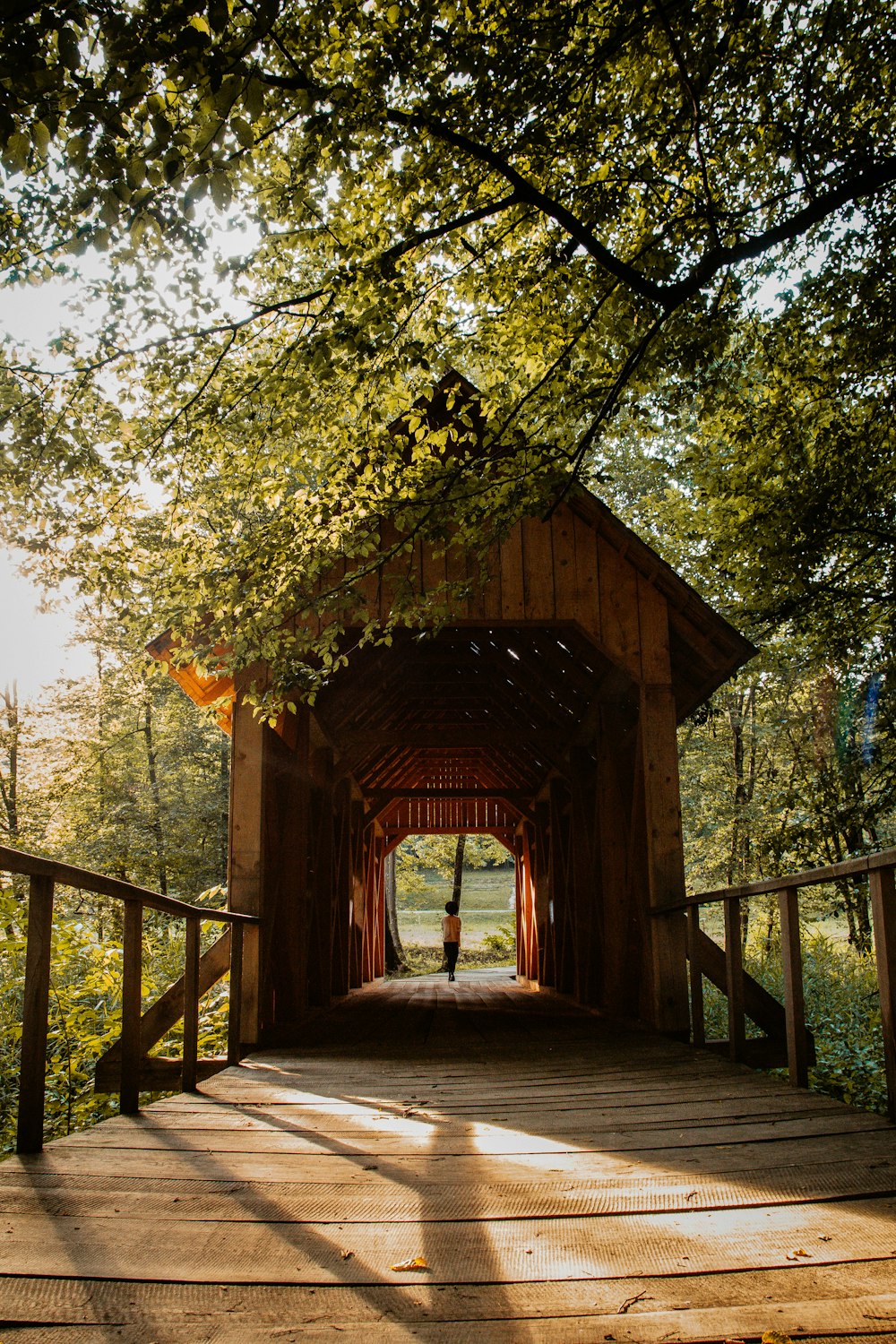 braune Holzbrücke
