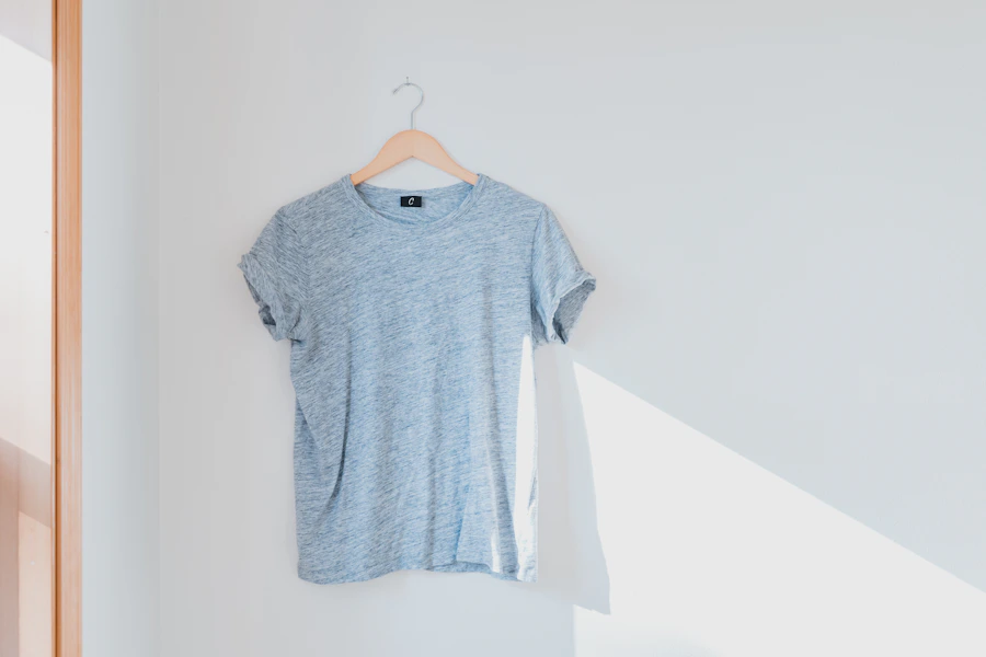 Veste en laine grise pliée