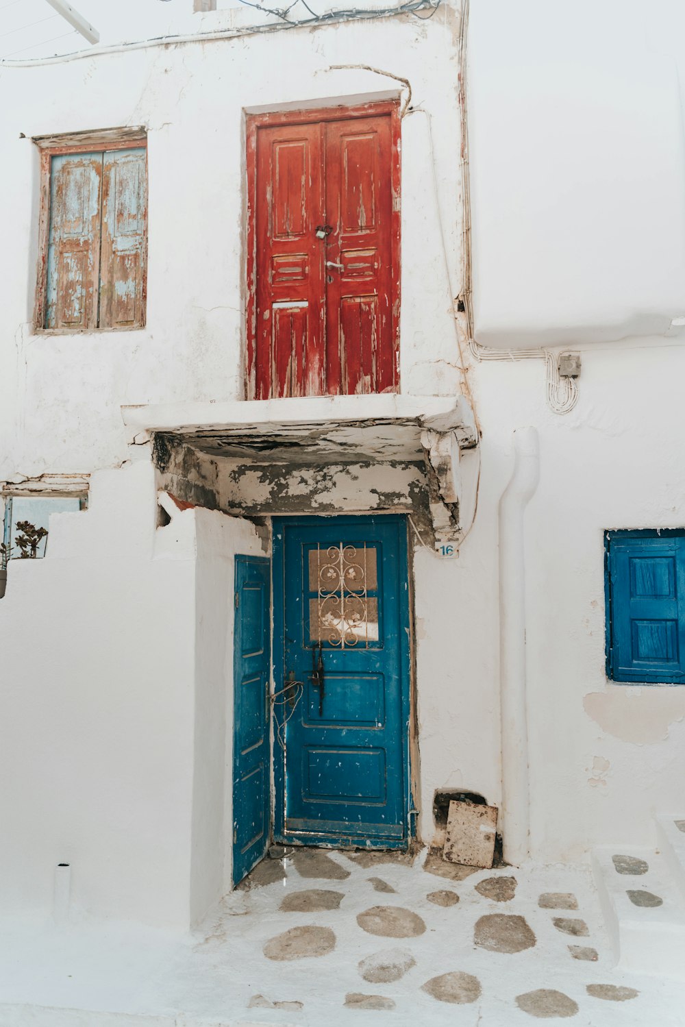 porta de madeira azul