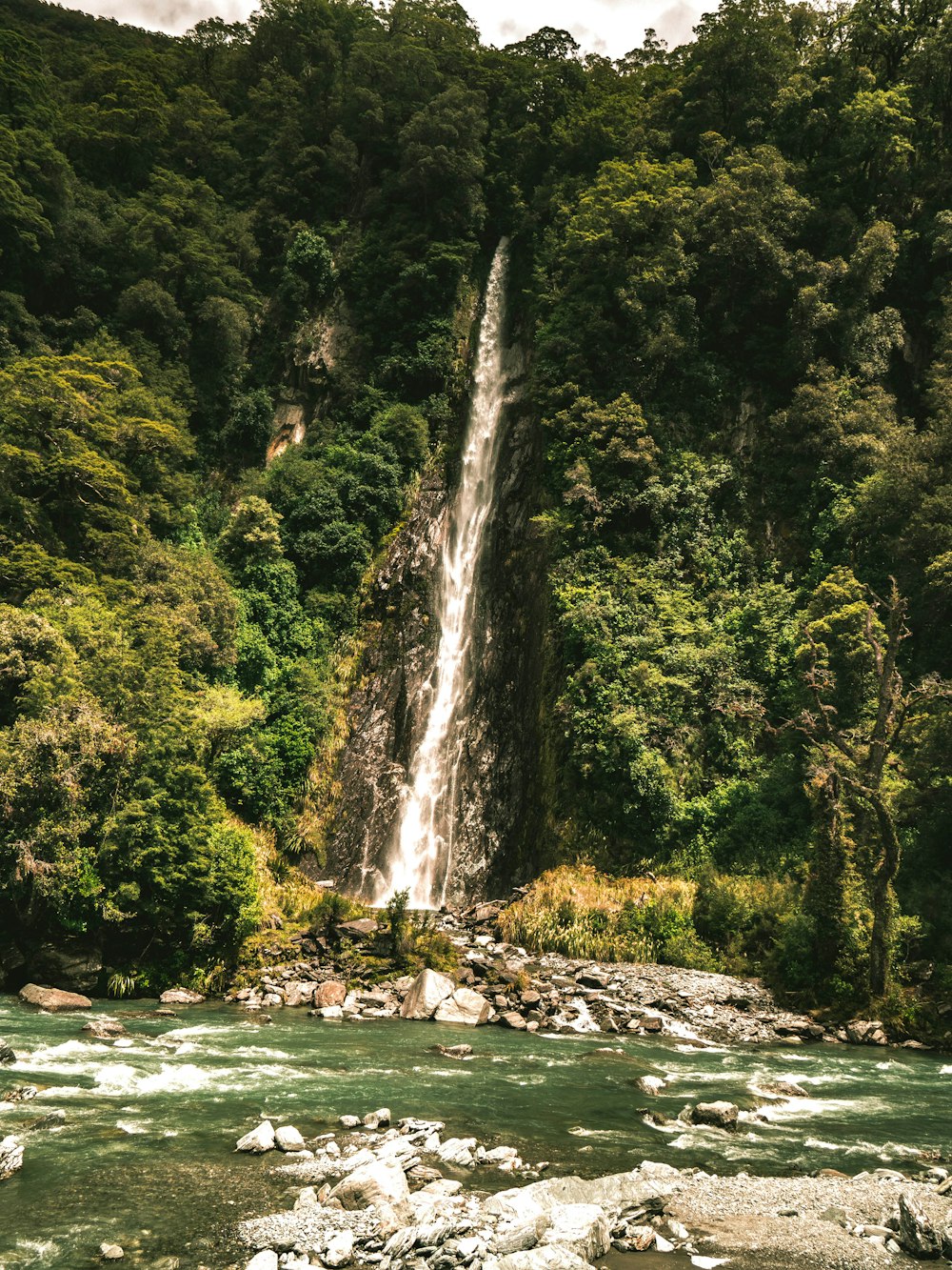 photography of waterfalls during daytime