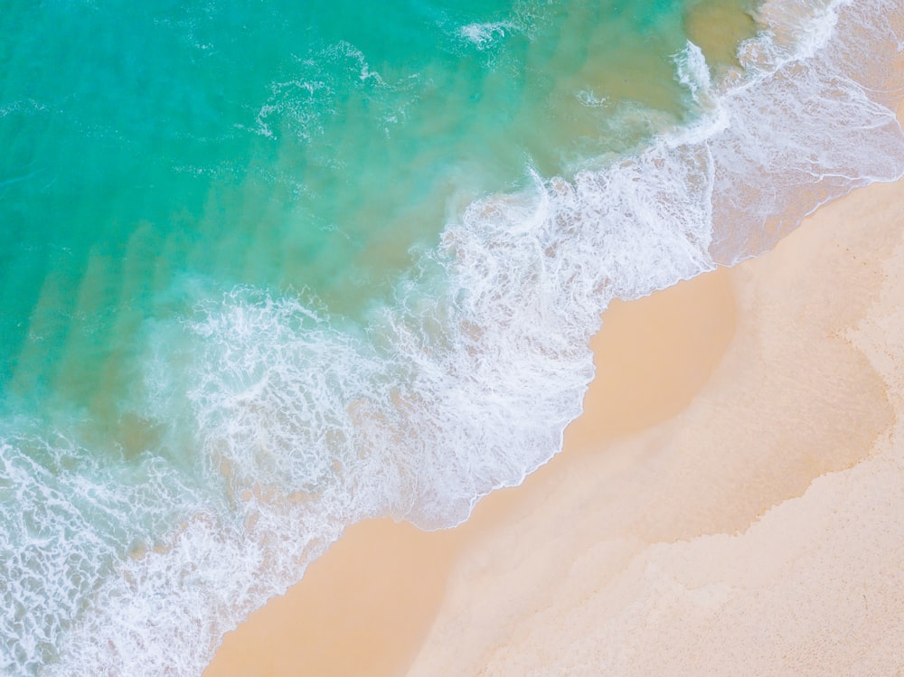 plage pendant la journée