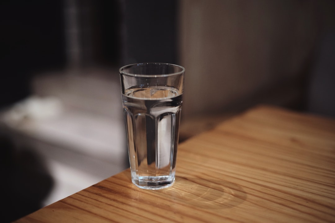 glass of water, hydration in kidney stones
