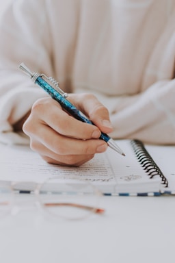 blue and black click pen