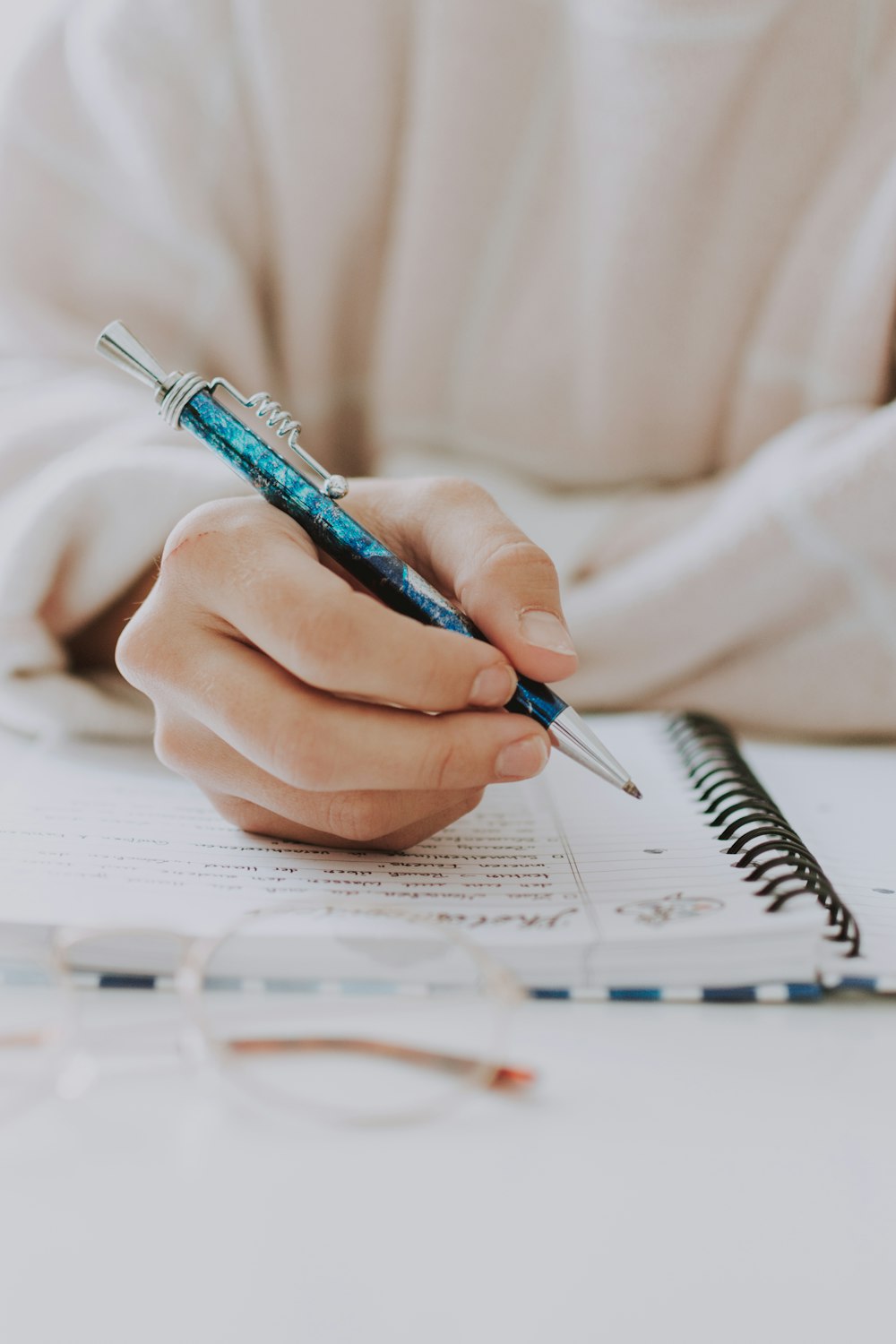 blue and black click pen