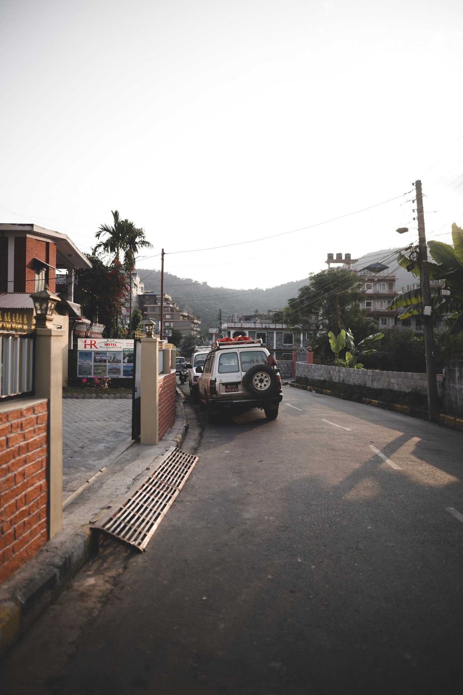 Canon EOS 6D + Sigma 24mm F1.4 DG HSM Art sample photo. Gray suv parked near photography