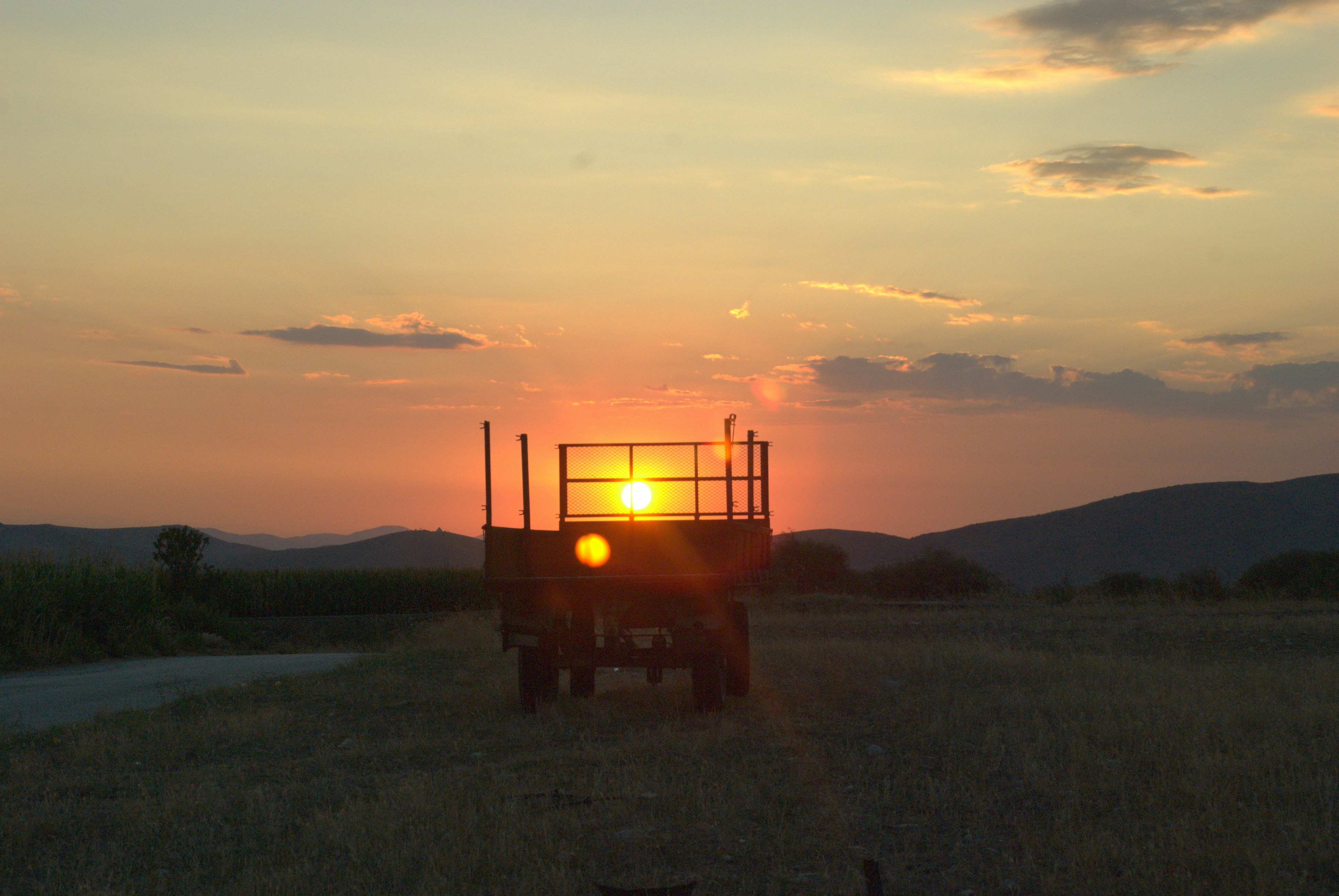 Brown tractor photo – Free Nature Image on Unsplash