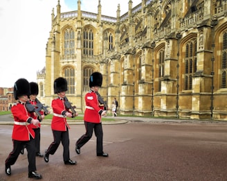 britain royal guards: united kingdom travel guide