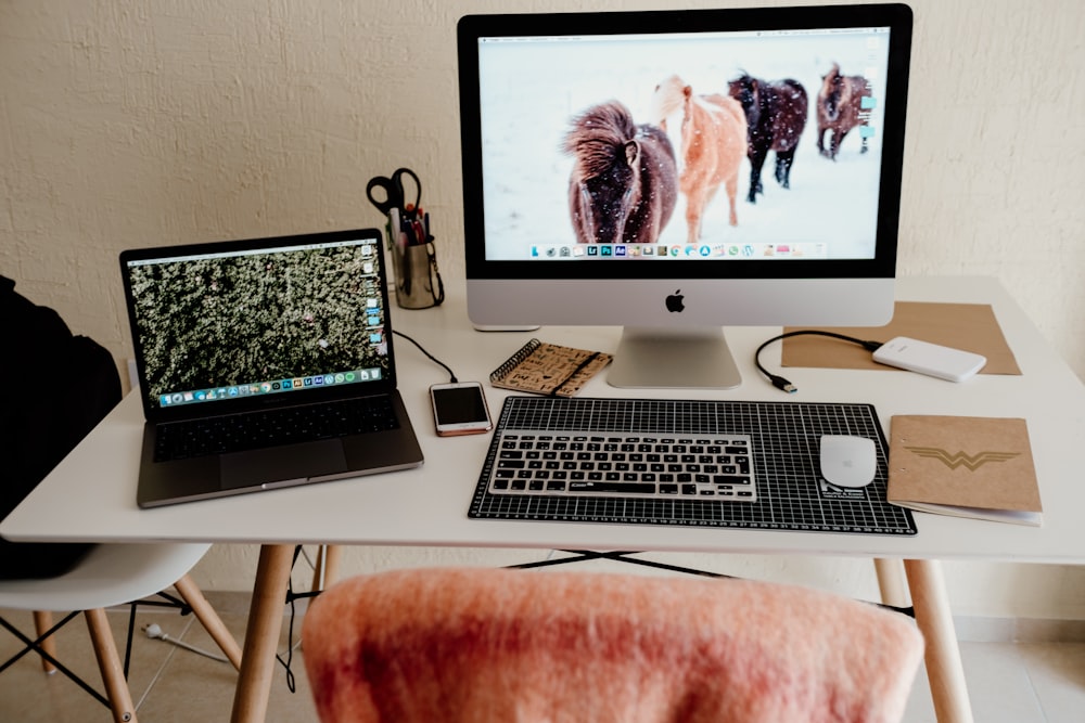 black laptop computer