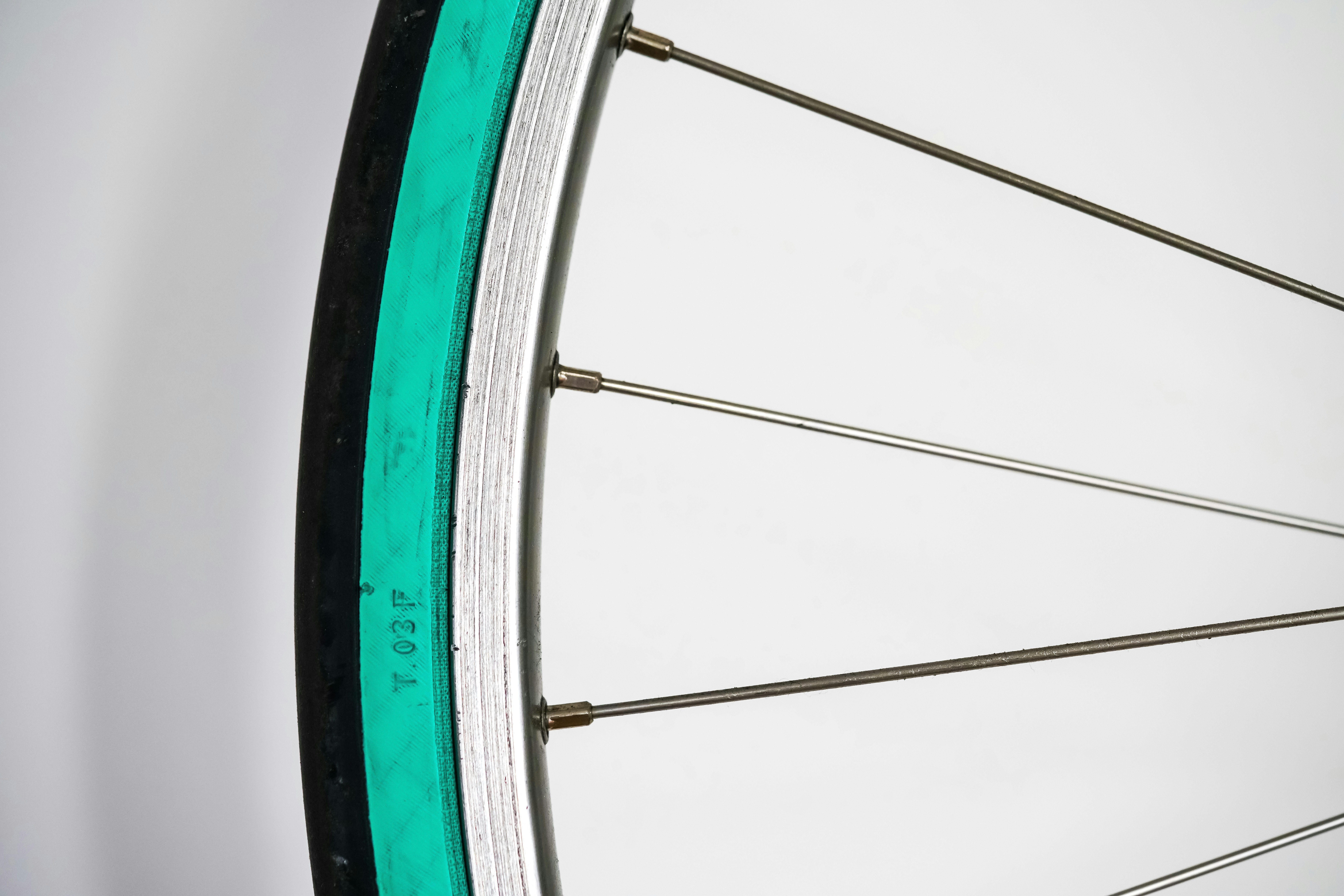 gray multi-spoke bicycle rim