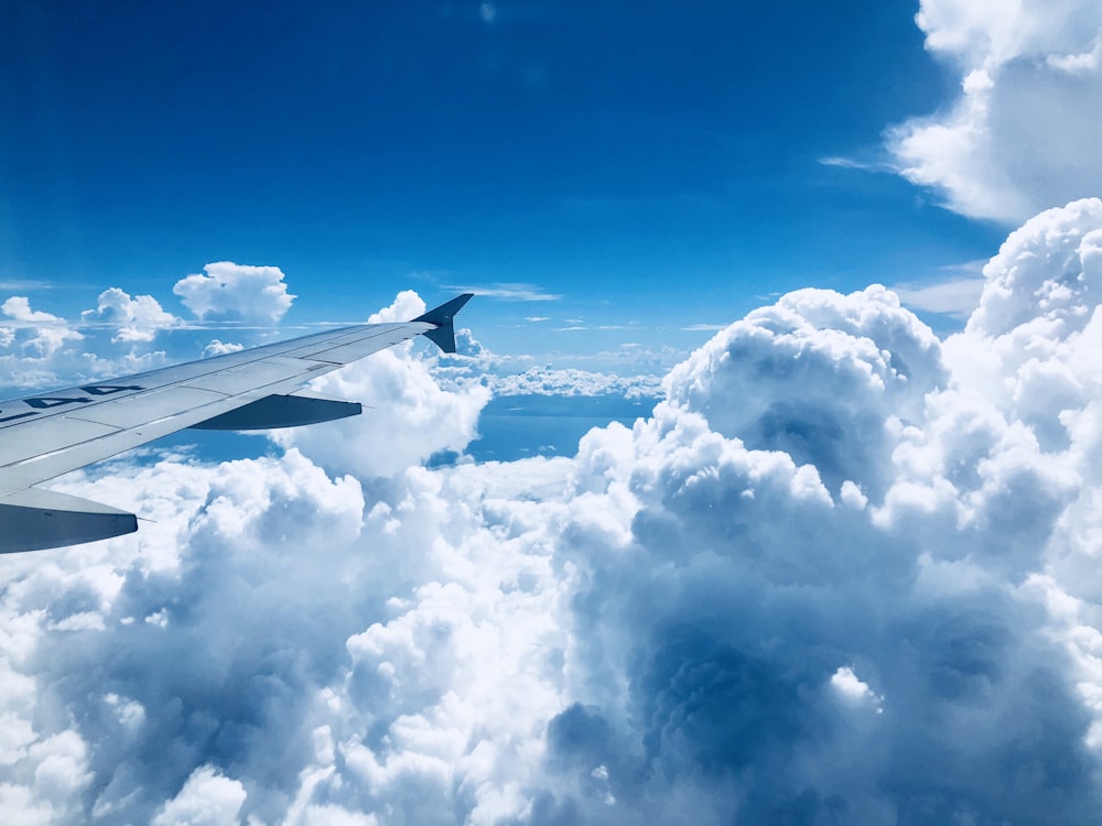 white airplane's wing at flight