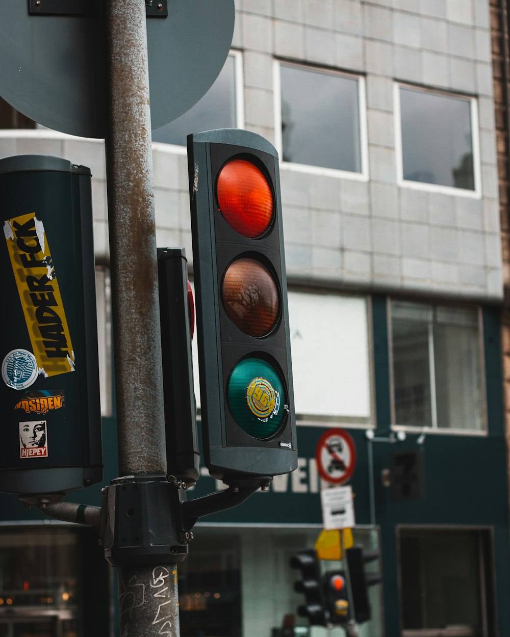 multicolored street lights