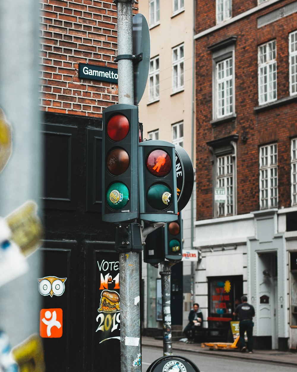 turned-off traffic light