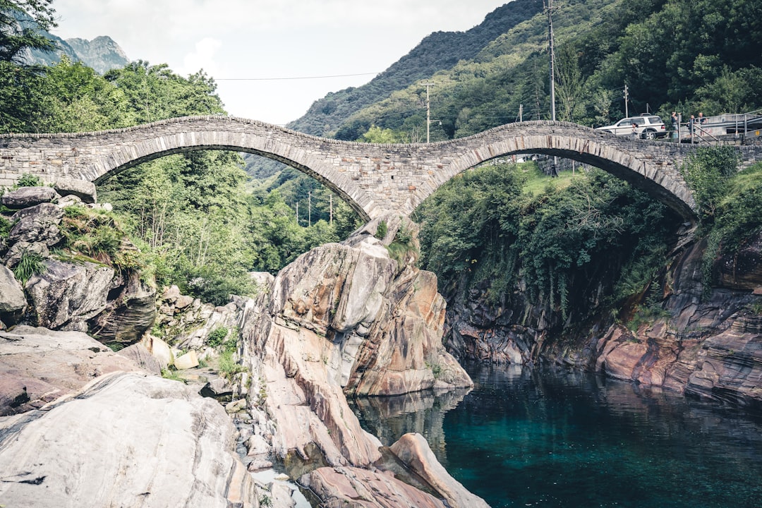 grey concrete bridge