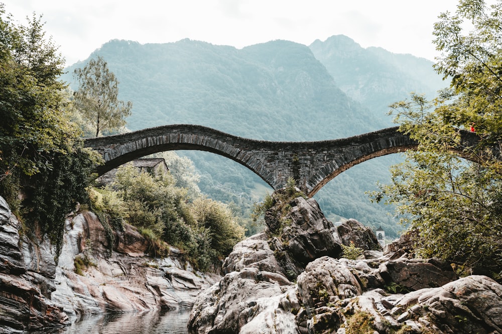 gray concrete bridge