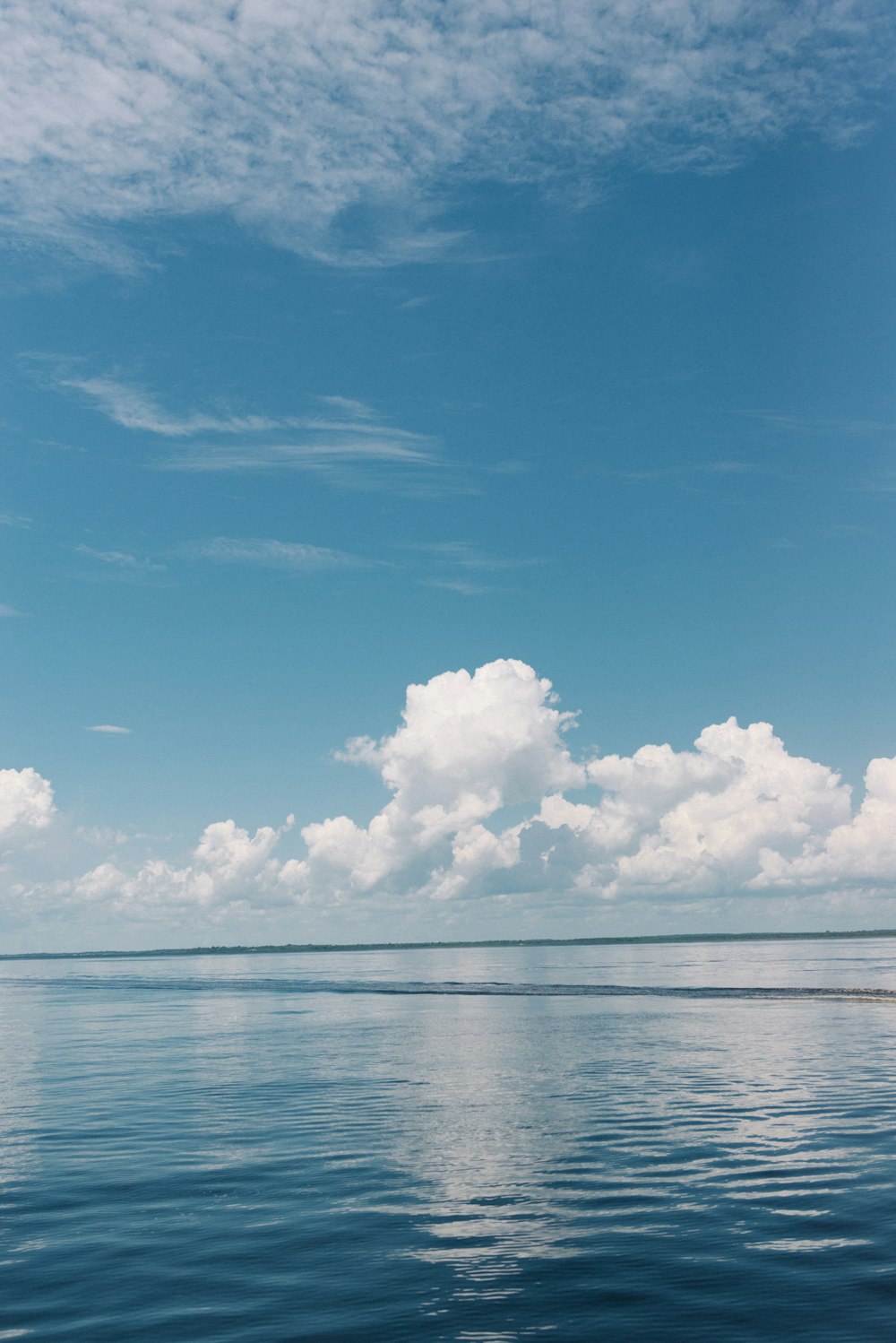 nube cumuliforme bianca