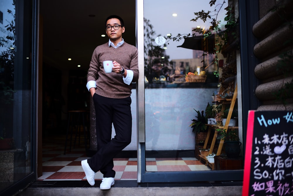 men's gray sweatshirt and black pants