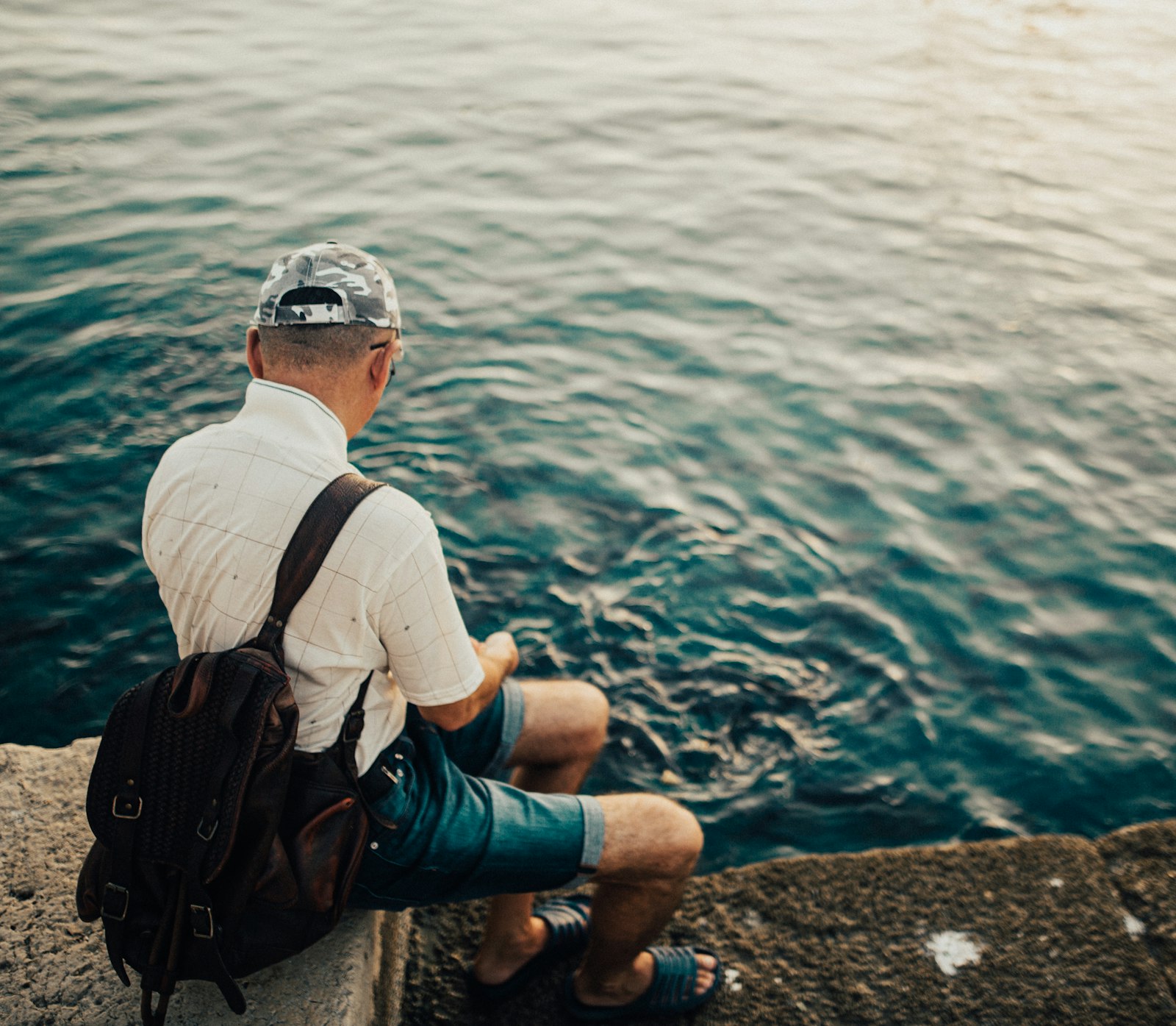 Canon EOS 5D Mark III + Sigma 24mm F1.4 DG HSM Art sample photo. Man sitting on concrete photography