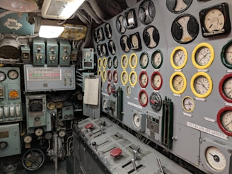 gray and multicolored machine with gauges