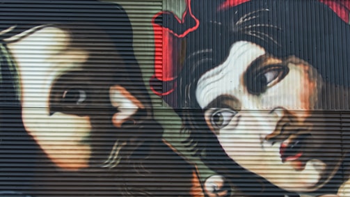 Portrait figurative artwork showing expressive faces by Carmen Taracena.